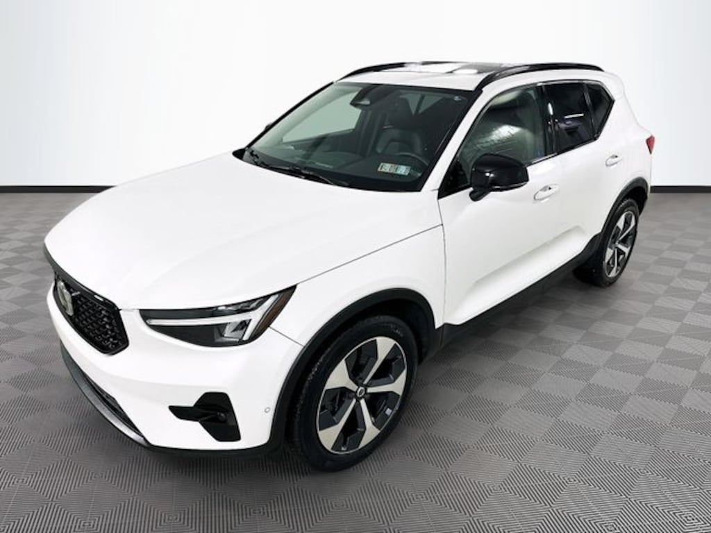 Used 2023 Volvo XC40 B5 Plus Dark Theme SUV