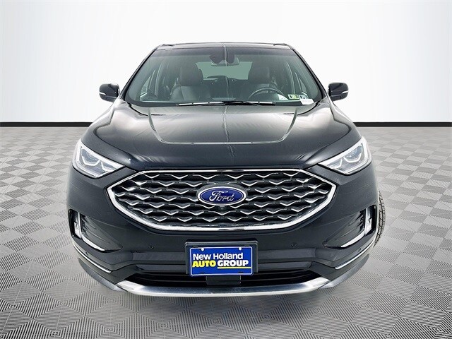 2020 Ford Edge Titanium photo 2
