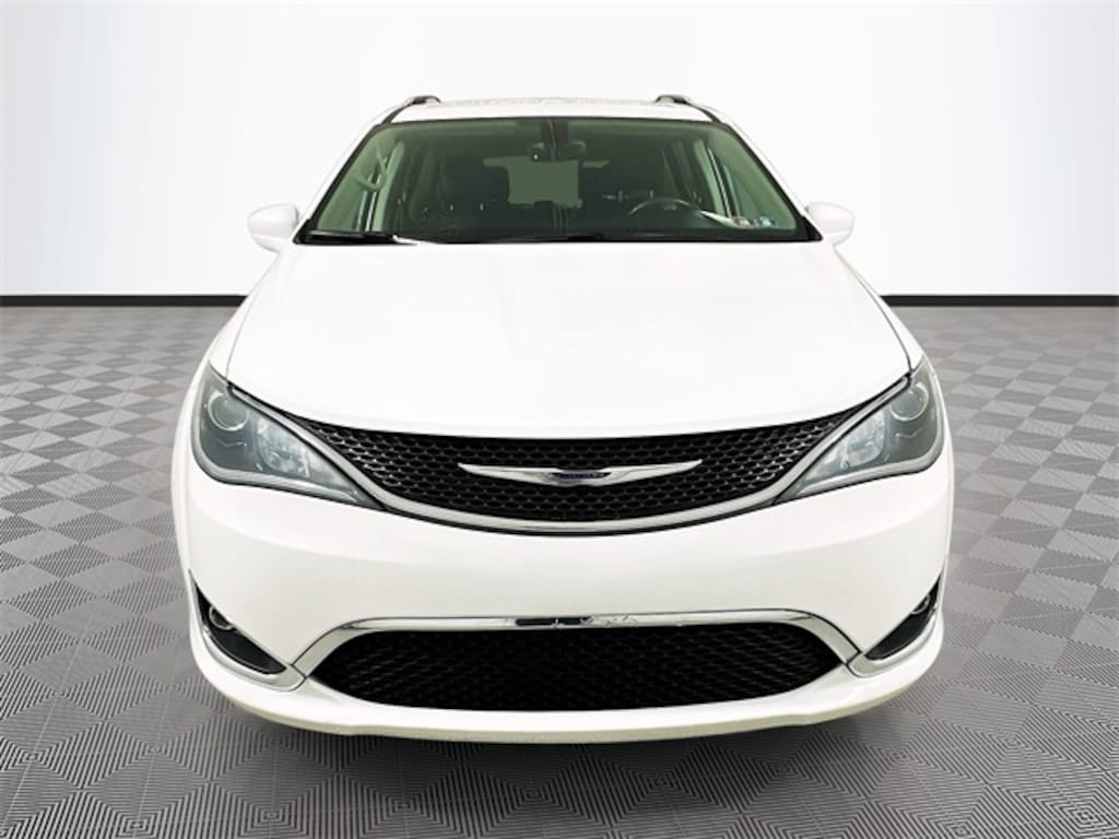 Used 2019 Chrysler Pacifica Touring L Plus Minivan/Van