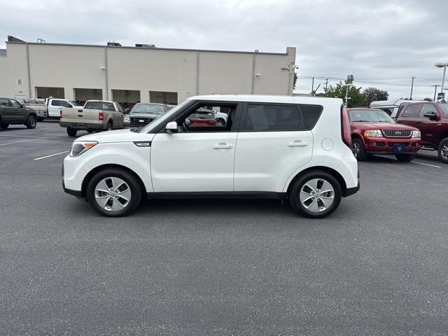 Used 2016 Kia Soul Base with VIN KNDJN2A27G7402651 for sale in New Holland, PA