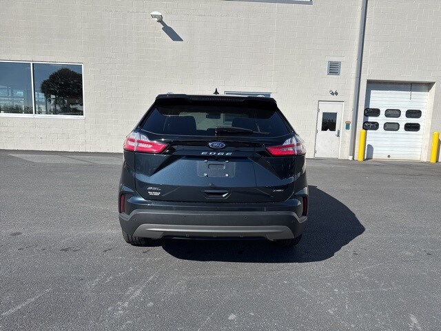 2022 Ford Edge SEL photo 2