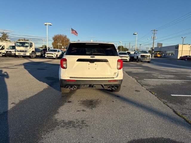 2022 Ford Explorer ST photo 2