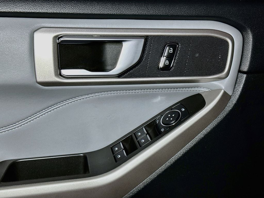 2024 Ford Explorer XLT - Photo 18