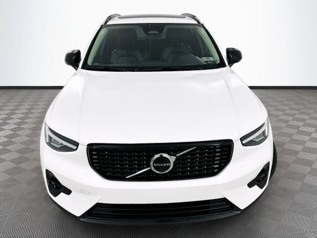 Used 2023 Volvo XC40 B5 Plus Dark Theme SUV