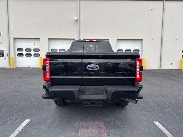 2023 Ford F-250 Lariat photo 2