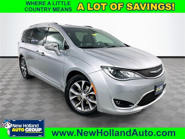 2020 Chrysler Pacifica Limited's photo