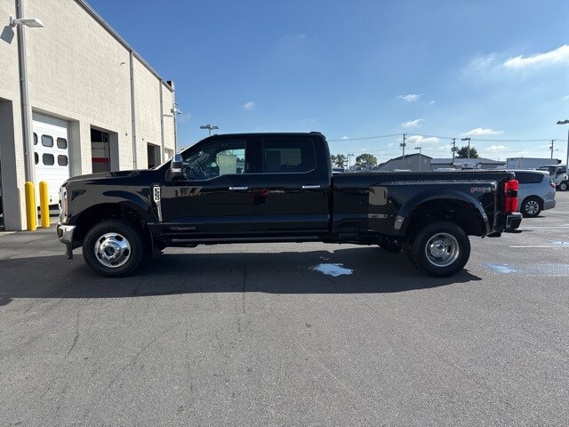 2024 Ford F-350 photo 2