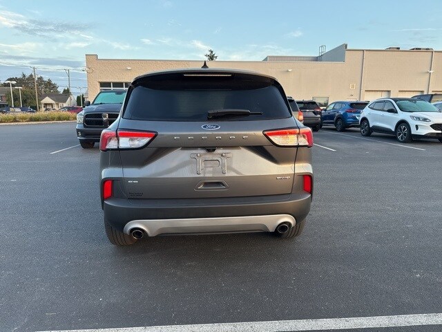 2022 Ford Escape SE photo 2