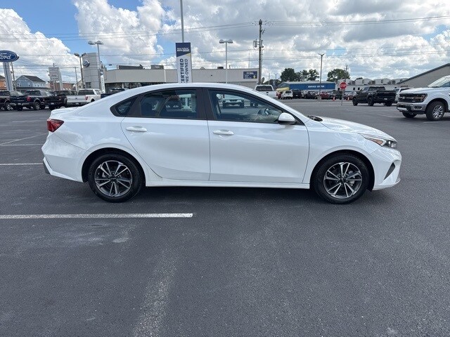 2023 Kia Forte LXS photo 4