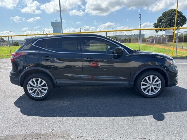 2021 Nissan Rogue Sport S photo 2