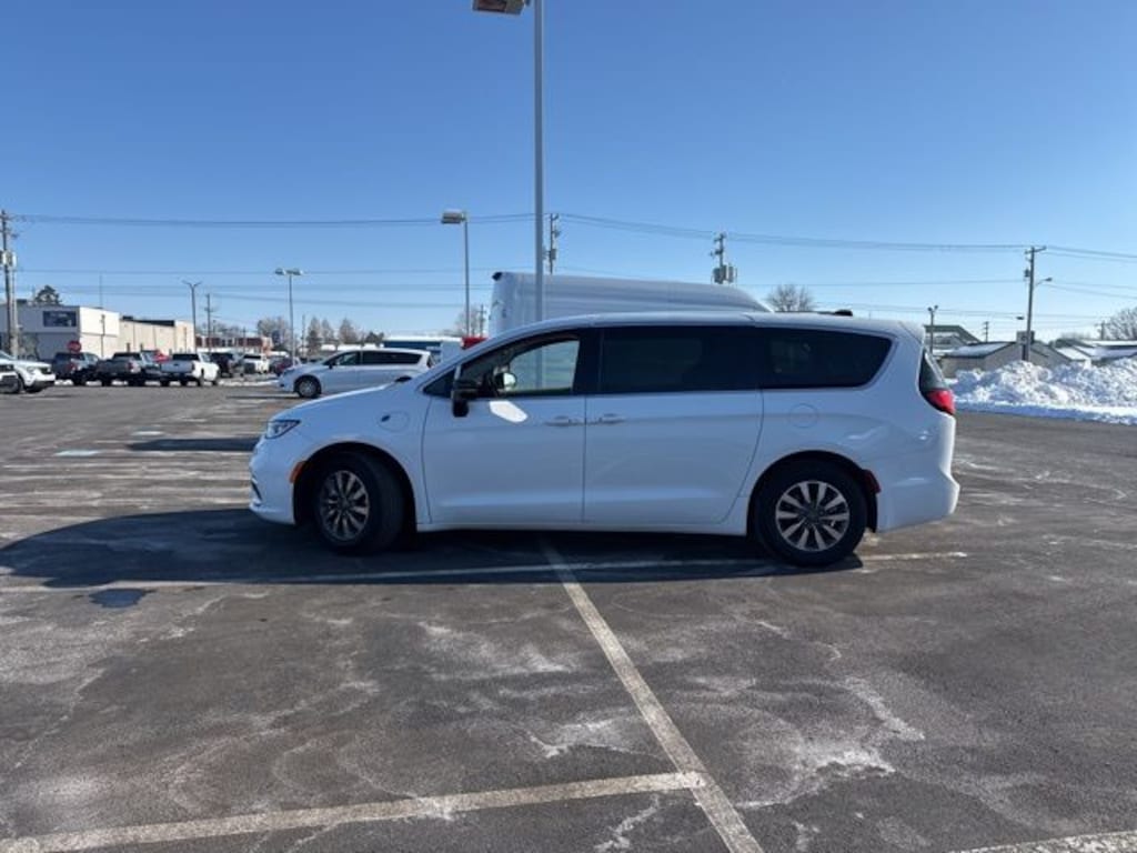 Used 2024 Chrysler Pacifica Hybrid Select Minivan/Van