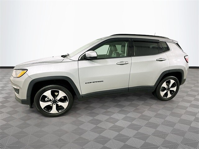 2017 Jeep Compass Latitude photo 2