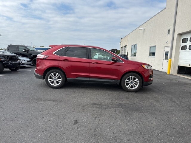 2020 Ford Edge SEL photo 2