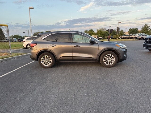 2022 Ford Escape SE photo 3