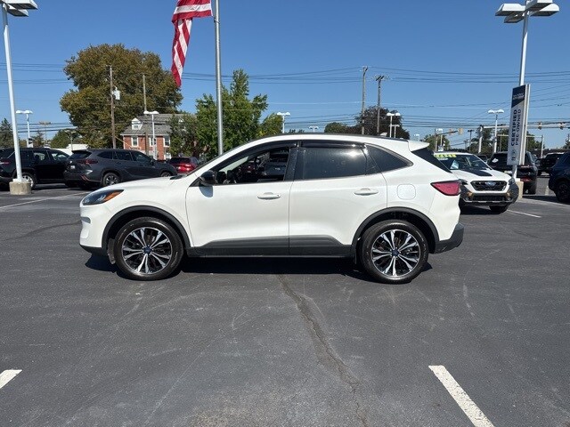 2022 Ford Escape SE photo 2