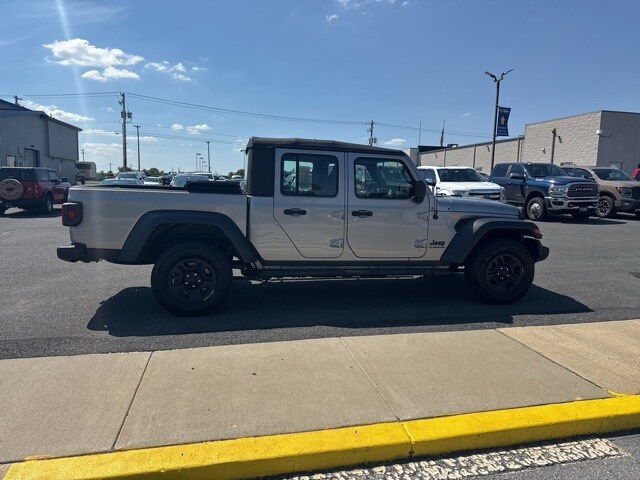2021 Jeep Gladiator Sport photo 3
