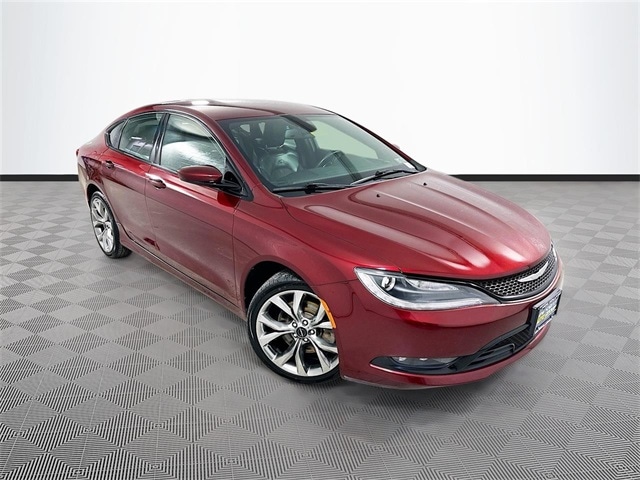 2015 Chrysler 200 S's photo
