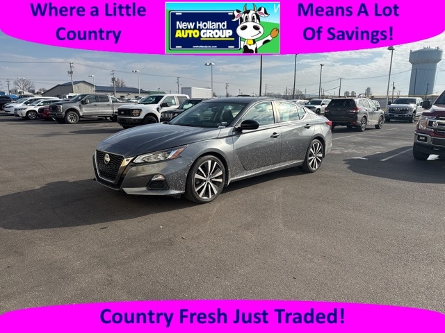 2022 Nissan Altima SR's photo