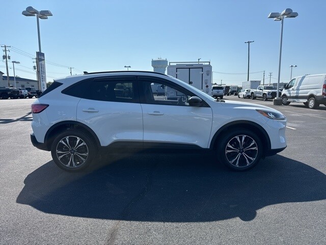 2022 Ford Escape SE photo 4
