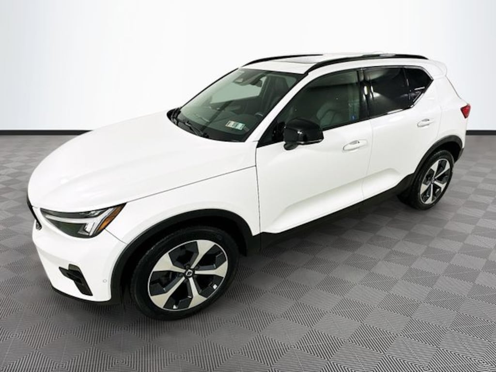 Used 2023 Volvo XC40 B5 Plus Dark Theme SUV