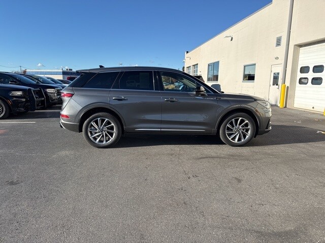 2023 Lincoln Corsair Standard photo 3