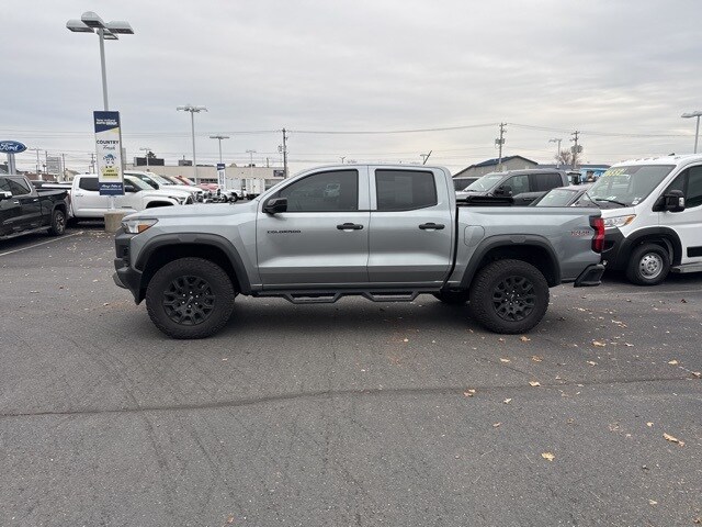 2024 Chevrolet Colorado Trail Boss photo 2