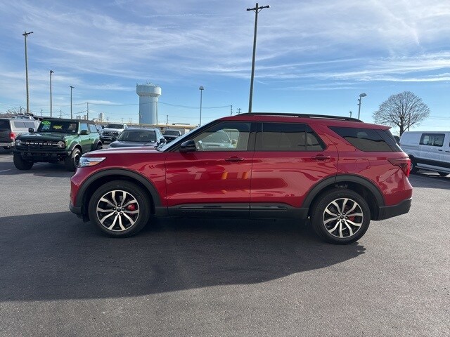 2024 Ford Explorer ST photo 2