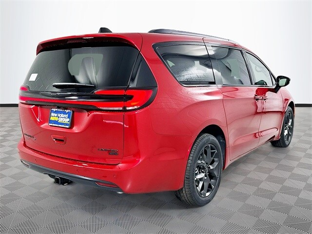 2026 Chrysler Pacifica Limited photo 2