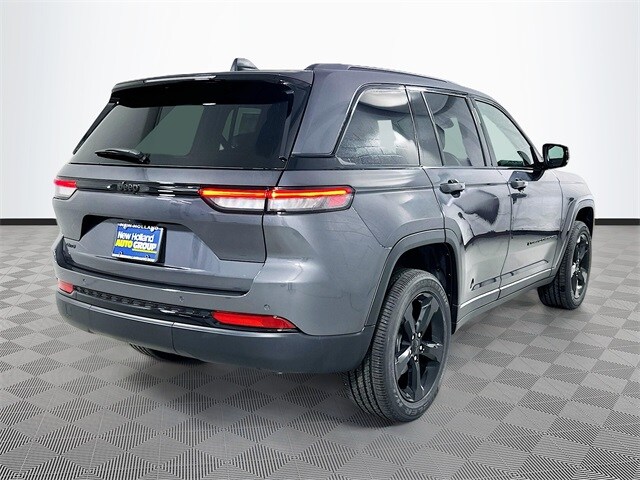 2025 Jeep Grand Cherokee Laredo photo 4