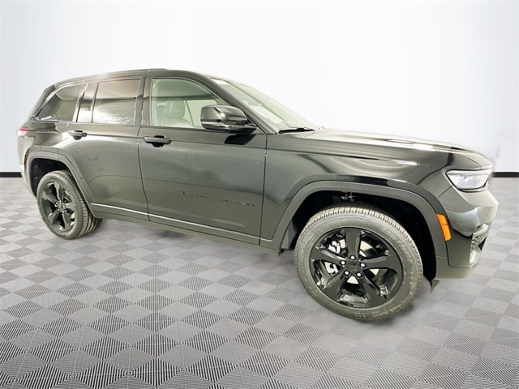 New 2025 Jeep Grand Cherokee Laredo SUV