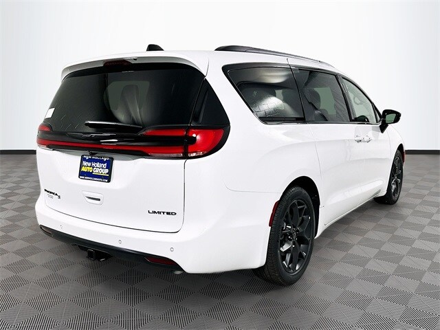 2026 Chrysler Pacifica Limited photo 4