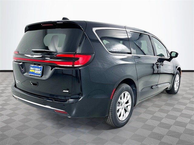 2026 Chrysler Pacifica photo 4