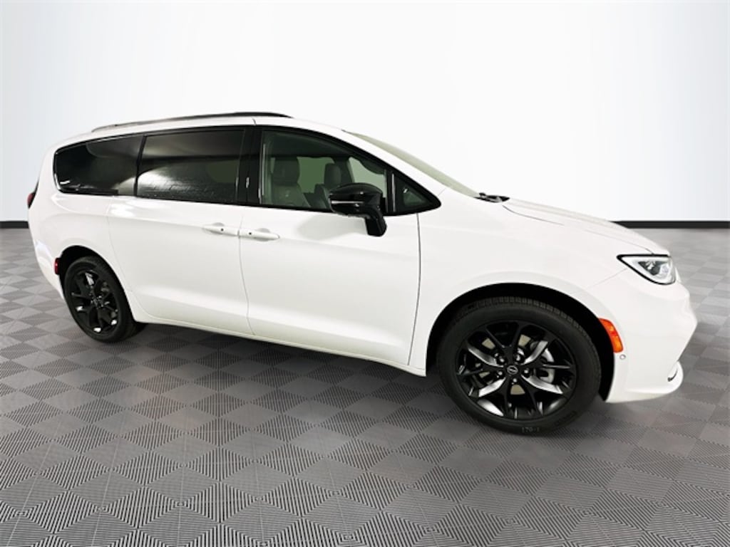 New 2026 Chrysler Pacifica Limited Van Passenger Van