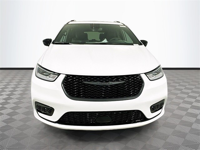 2026 Chrysler Pacifica Limited photo 2