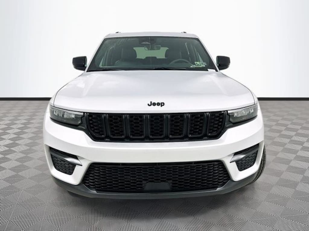 New 2025 Jeep Grand Cherokee Laredo SUV