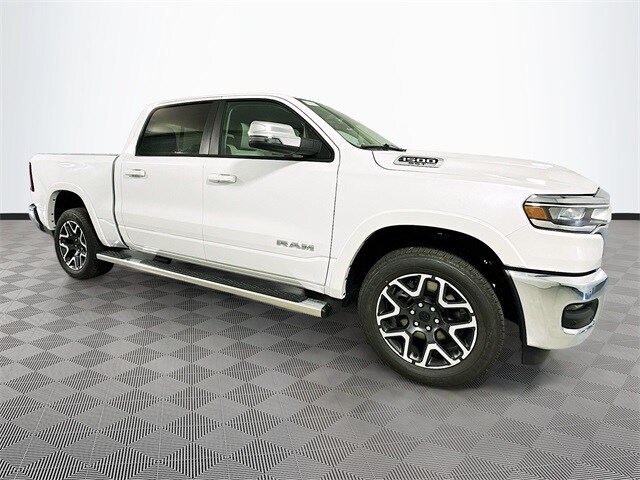 2025 Ram 1500 Laramie photo 3