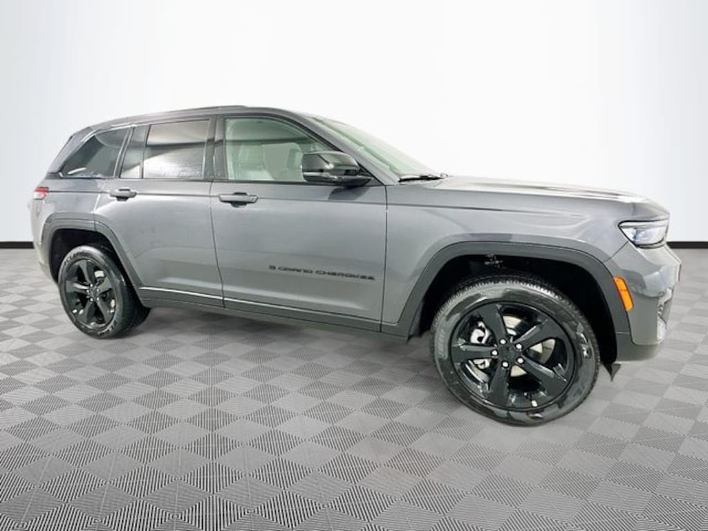 New 2025 Jeep Grand Cherokee Laredo SUV