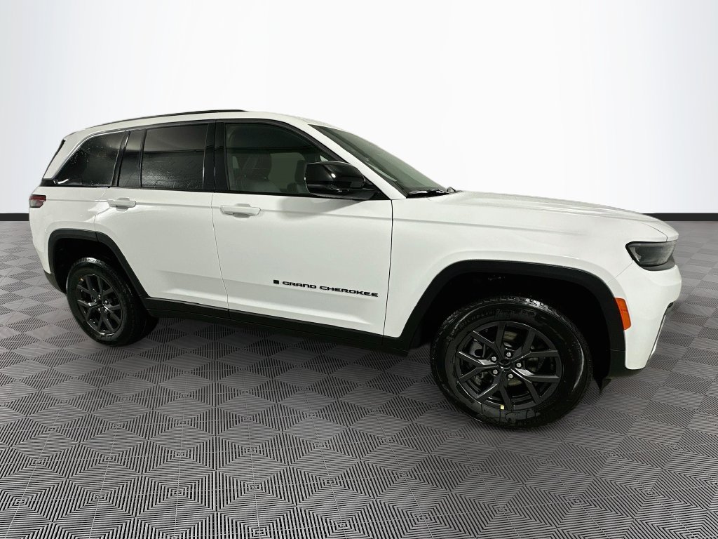 New 2027 Jeep Grand Cherokee Laredo SUV
