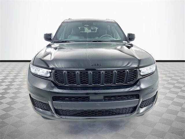 2025 Jeep Grand Cherokee Laredo photo 2