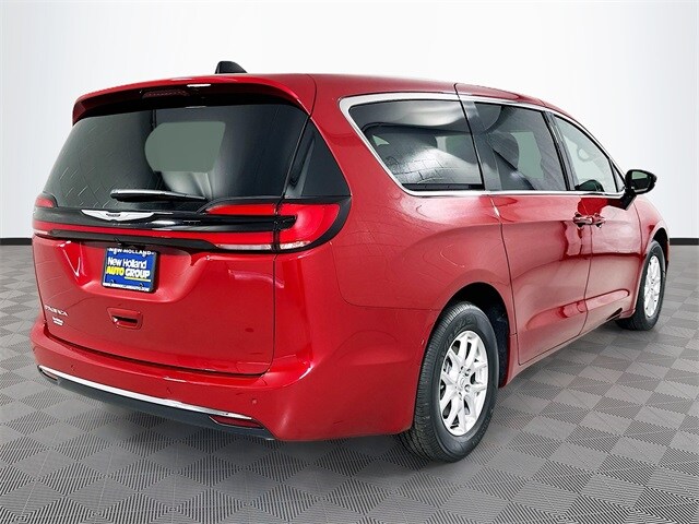 2026 Chrysler Pacifica photo 3