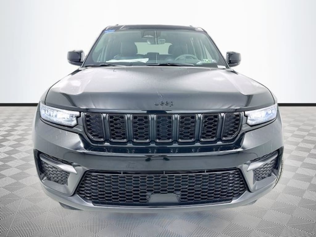 New 2025 Jeep Grand Cherokee Laredo SUV