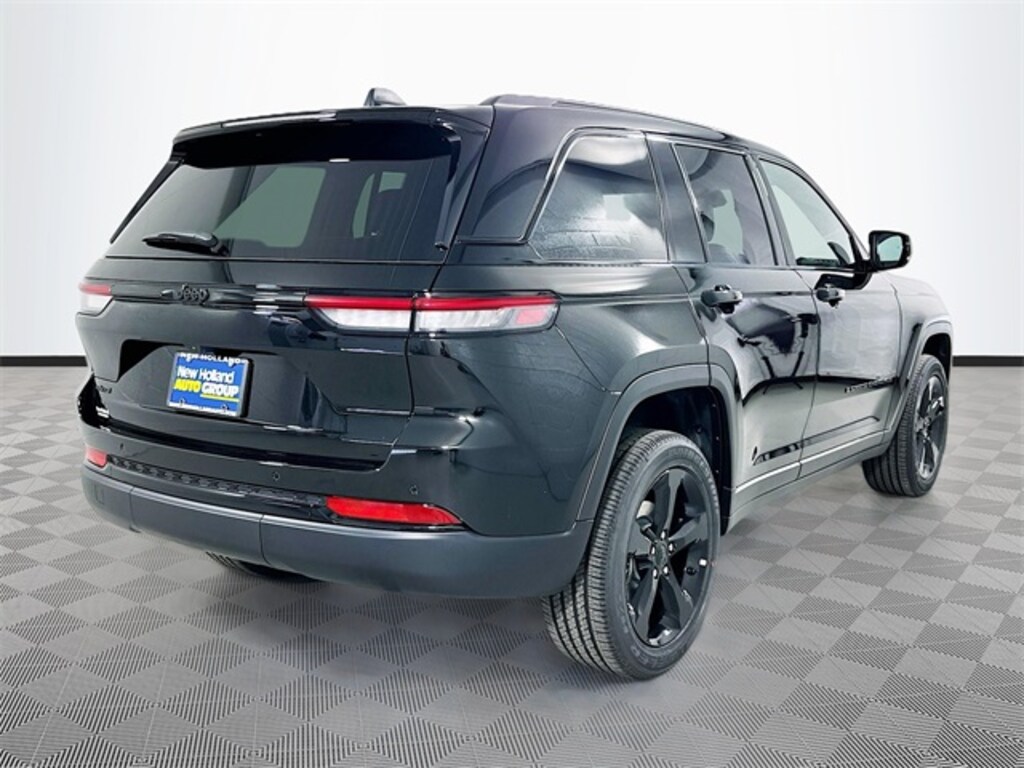 New 2025 Jeep Grand Cherokee Laredo SUV