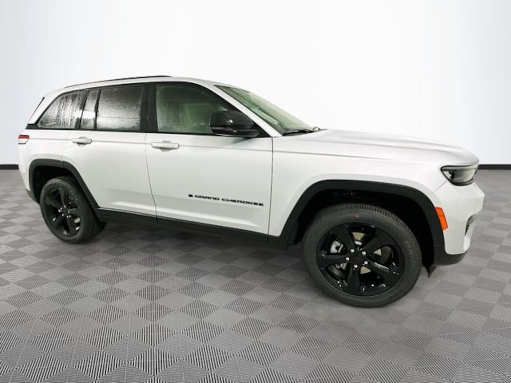 New 2025 Jeep Grand Cherokee Laredo SUV