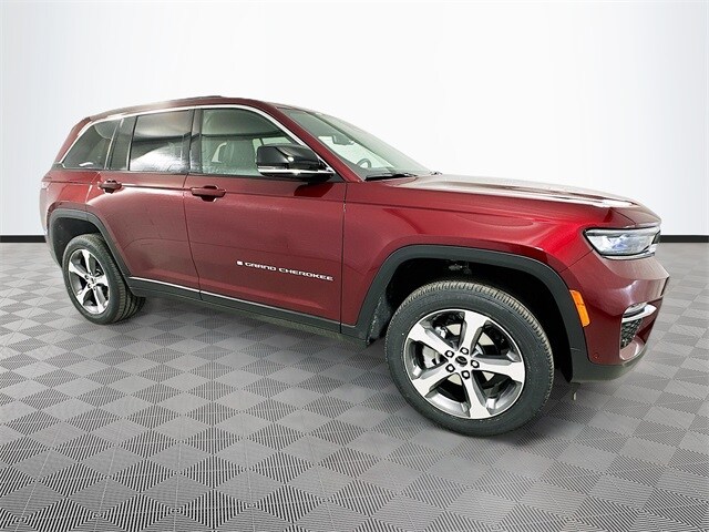 2025 Jeep Cherokee Limited photo 3
