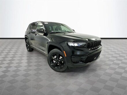 2025 Jeep Grand Cherokee Laredo SUV V-6 cyl