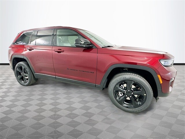 2025 Jeep Grand Cherokee Laredo Altitude X photo 3