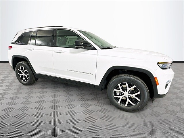 2025 Jeep Grand Cherokee Limited photo 3