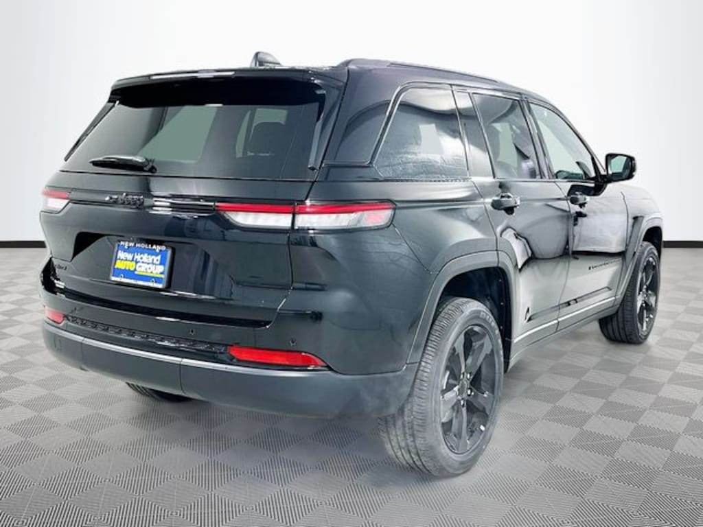 New 2025 Jeep Grand Cherokee Laredo SUV