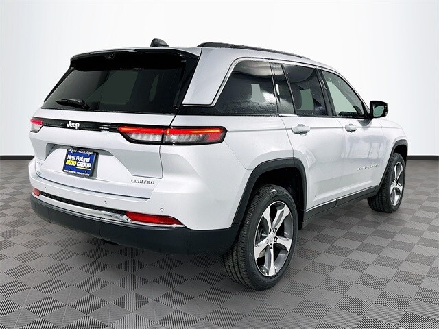 2025 Jeep Grand Cherokee Limited photo 2
