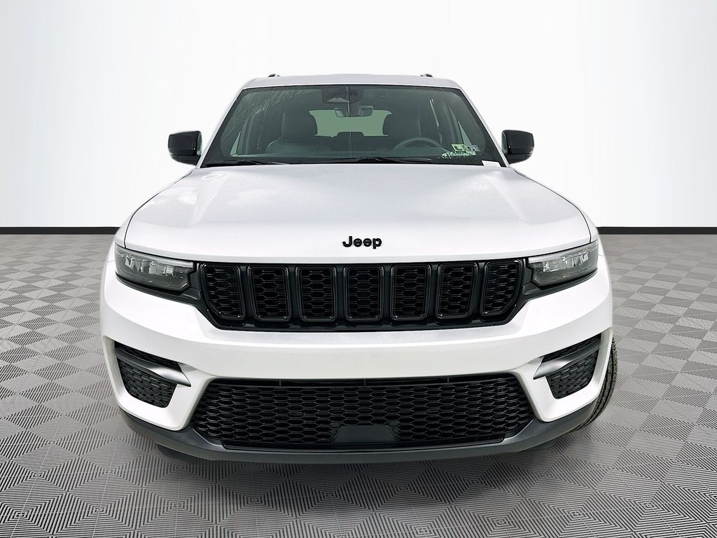 New 2025 Jeep Grand Cherokee Laredo SUV